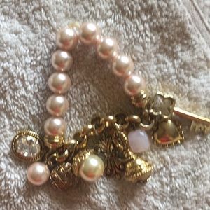 Juicy couture pearl bracelet  in cold color